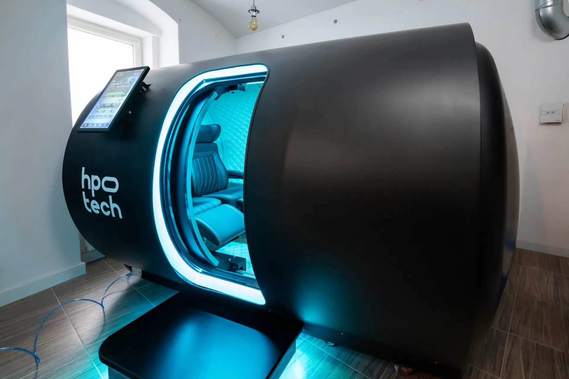 Hyperbarická komora HPO Giza, pohled zvenku