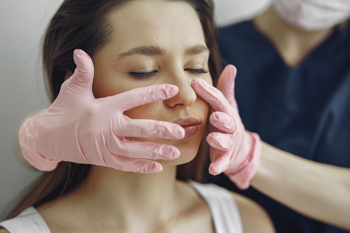 Hojení po operaci a plastice: jak hyperbarická komora podporuje přípravu i zotavení